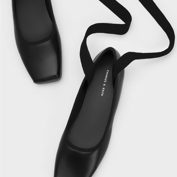 Charles & Keith Black Tie-Around Ballerina Flats 🖤 - Picture 4 of 4